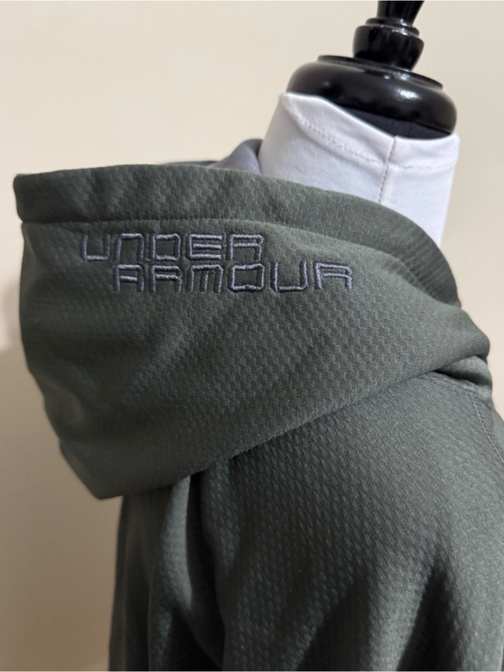 Men’s under armor hoodie lightweight knit under armor hoodie - worn once.